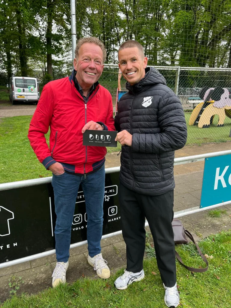 Stefan Kappert met Hans Velvis, bestuurslid vrijwilligerszaken.