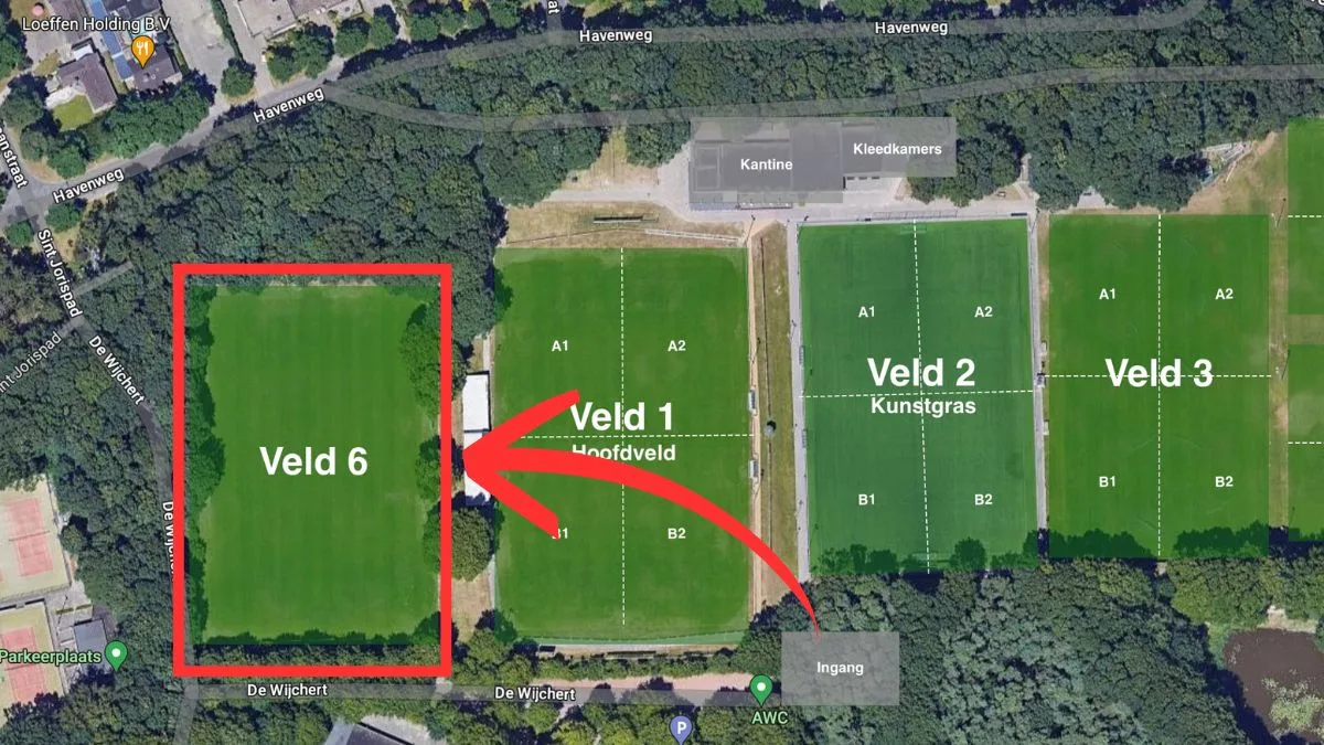 Luchtfoto van de velden van AWC met veld 6 "uitgelicht" en aangewezen met een rode pijl.